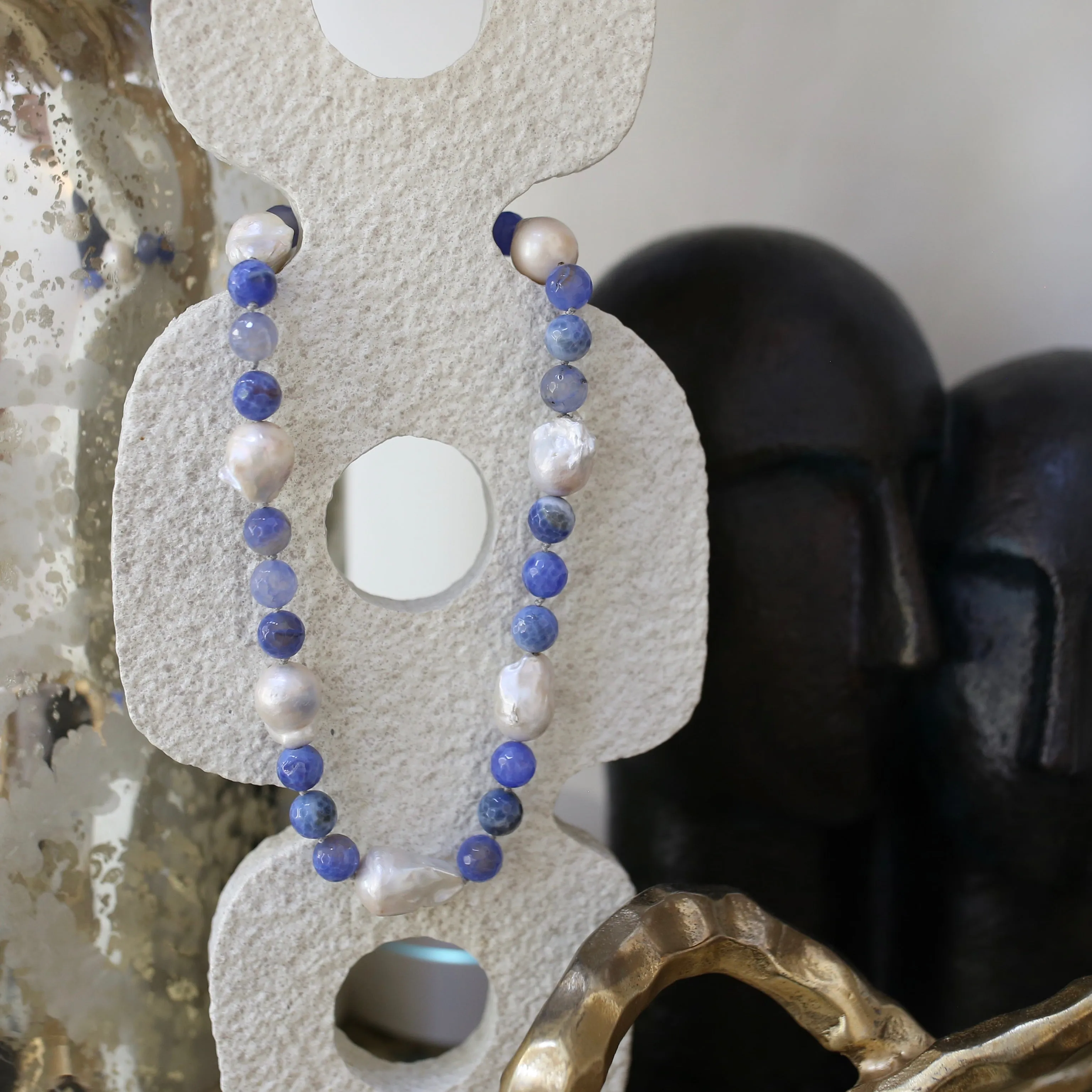 110-25 | CHALCEDONY & WILD PEARL NECKLACE