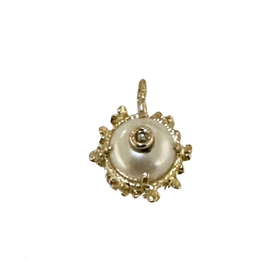 14K Yellow Gold 8 mm Freshwater Pearl Floral Pendant