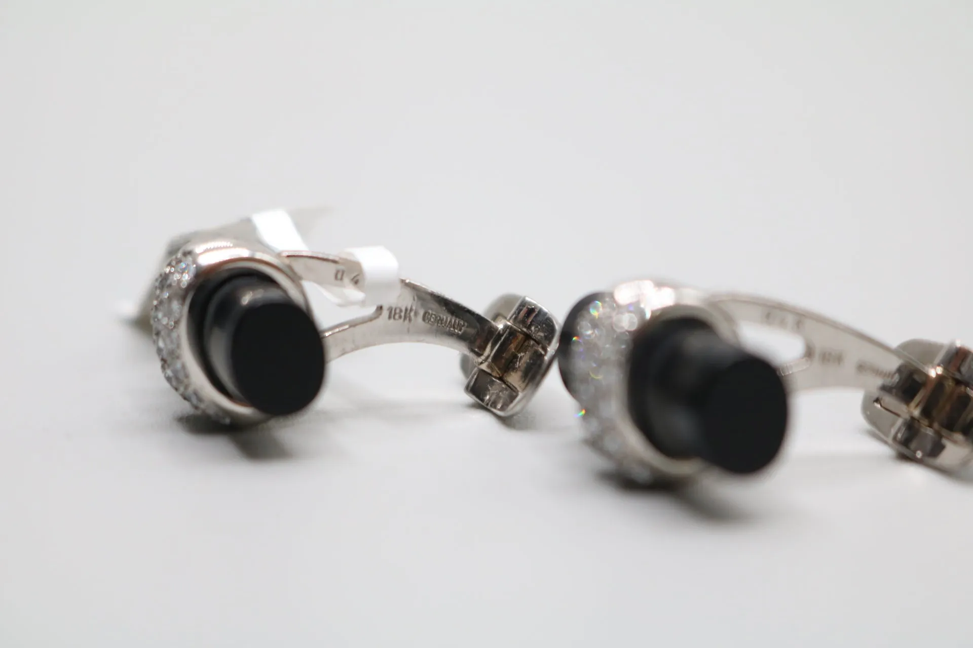 18K White Gold Diamond and Onyx Cufflinks (0.92 CTW) (Local Pick-up Only)