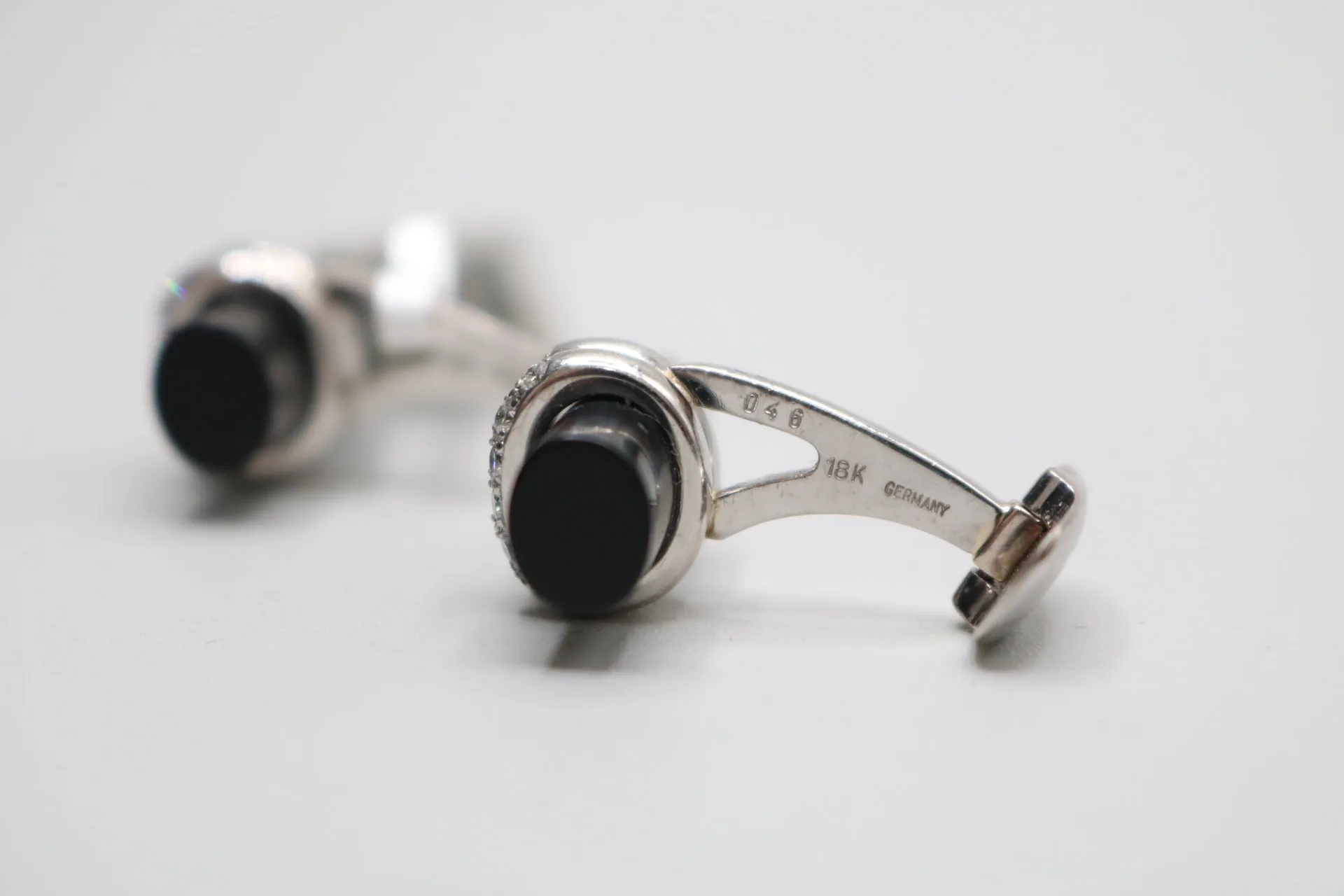 18K White Gold Diamond and Onyx Cufflinks (0.92 CTW) (Local Pick-up Only)