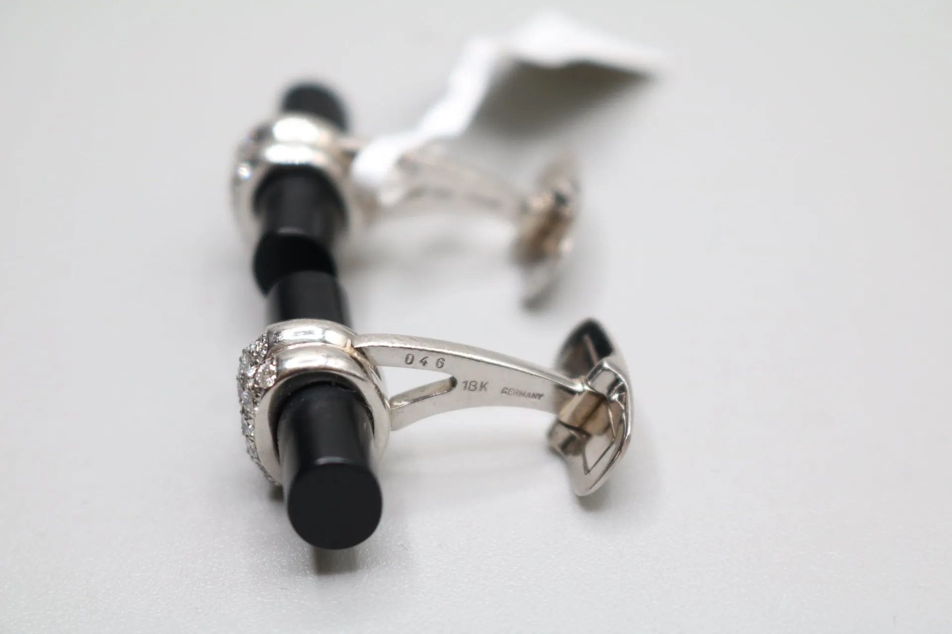 18K White Gold Diamond and Onyx Cufflinks (0.92 CTW) (Local Pick-up Only)